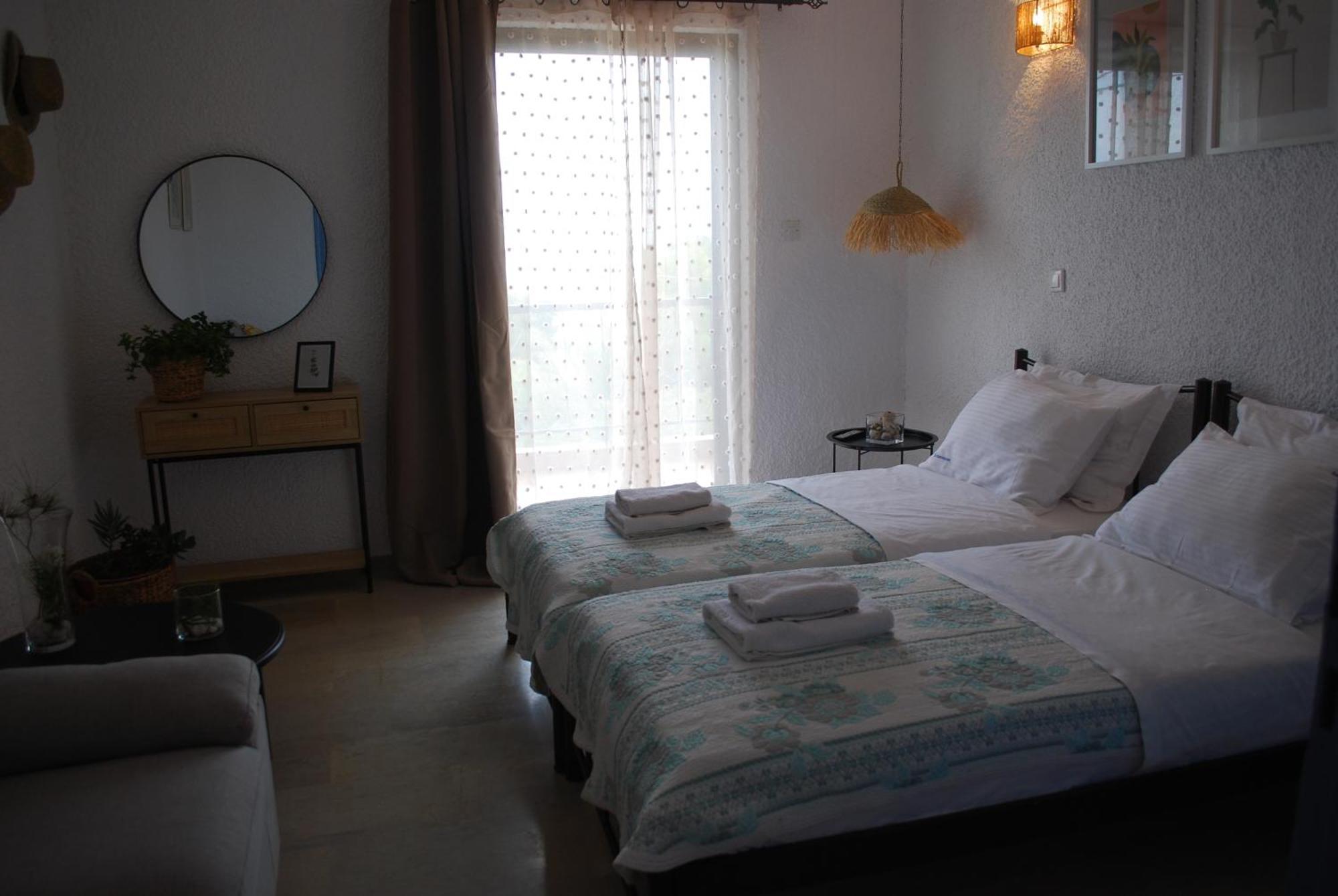Sunset Rooms Agia Marina  المظهر الخارجي الصورة
