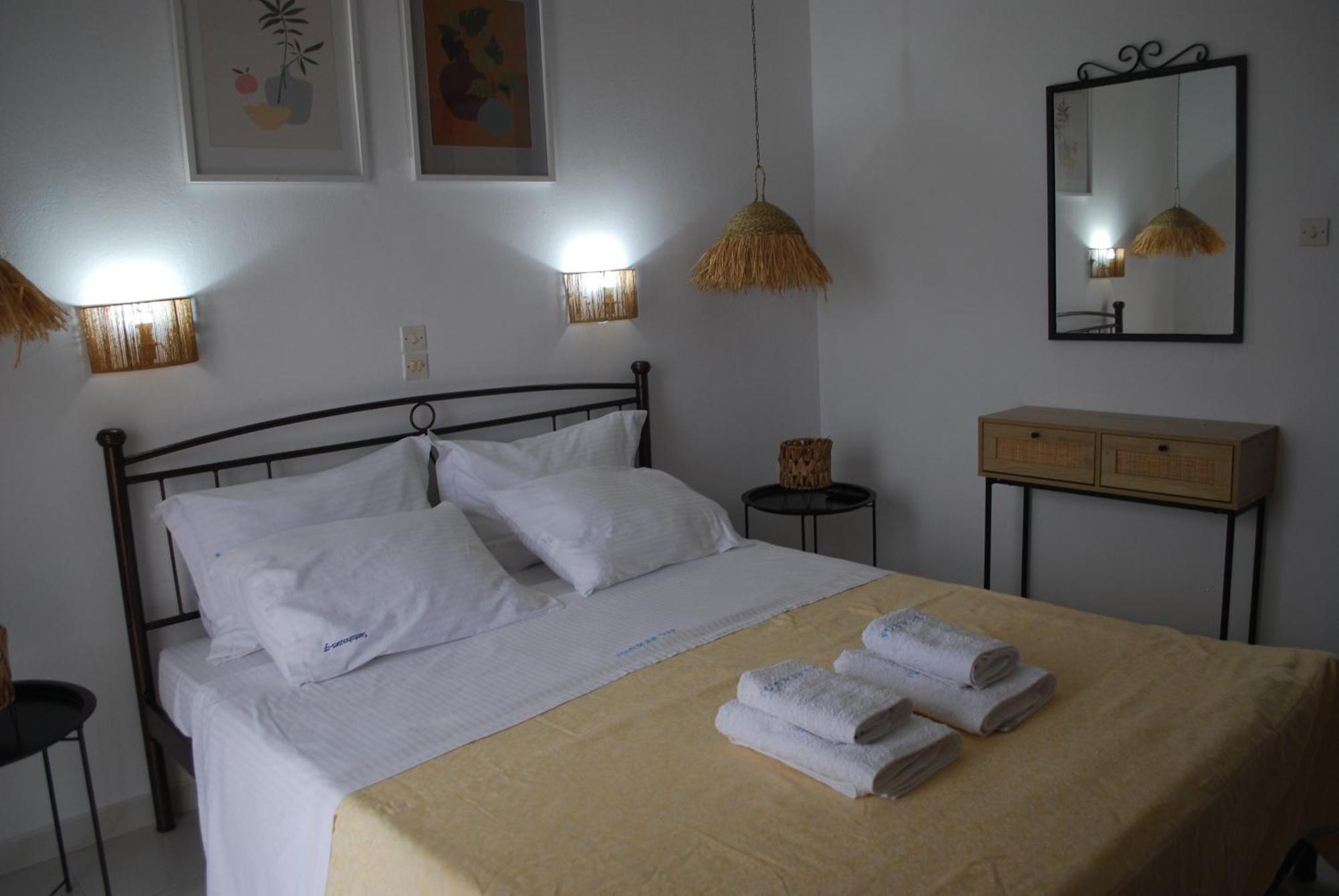 Sunset Rooms Agia Marina  المظهر الخارجي الصورة