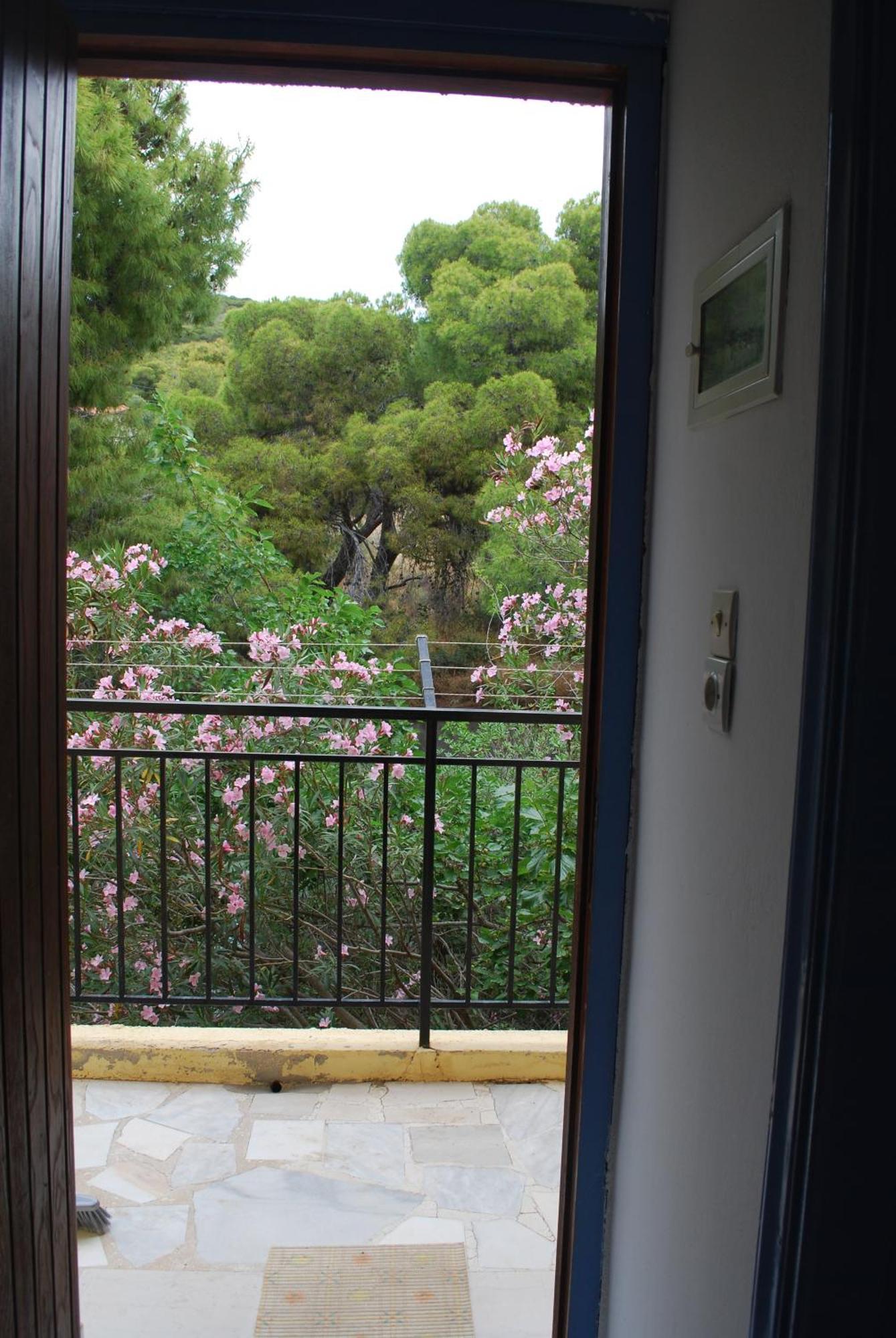 Sunset Rooms Agia Marina  المظهر الخارجي الصورة