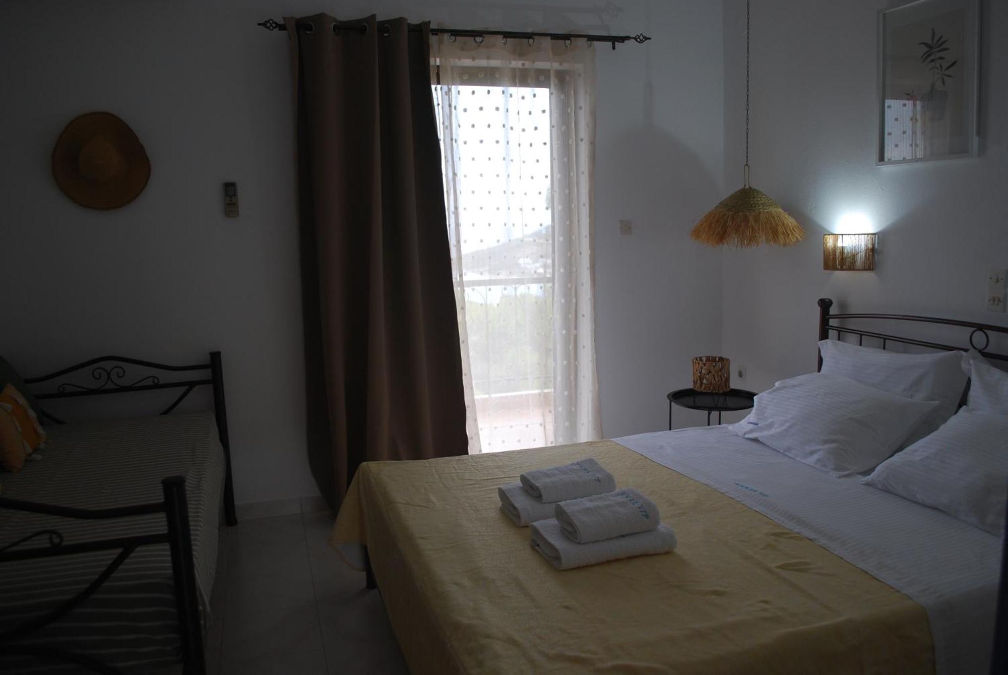 Sunset Rooms Agia Marina  المظهر الخارجي الصورة