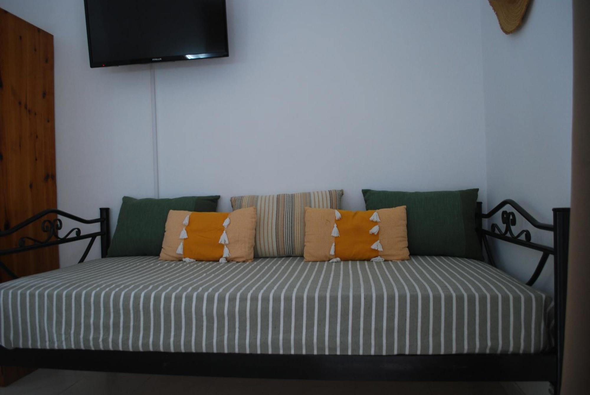 Sunset Rooms Agia Marina  المظهر الخارجي الصورة