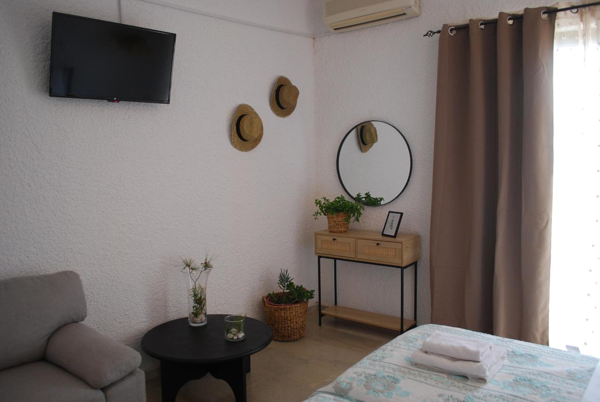 Sunset Rooms Agia Marina  المظهر الخارجي الصورة