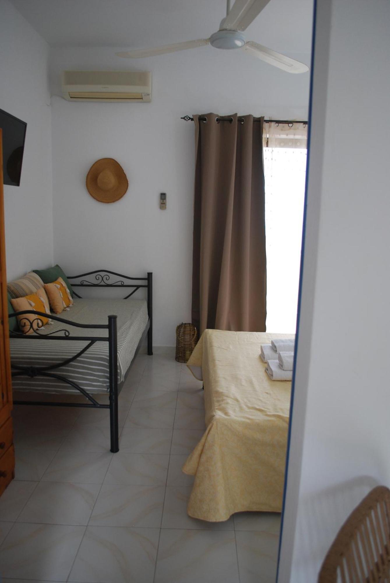 Sunset Rooms Agia Marina  المظهر الخارجي الصورة