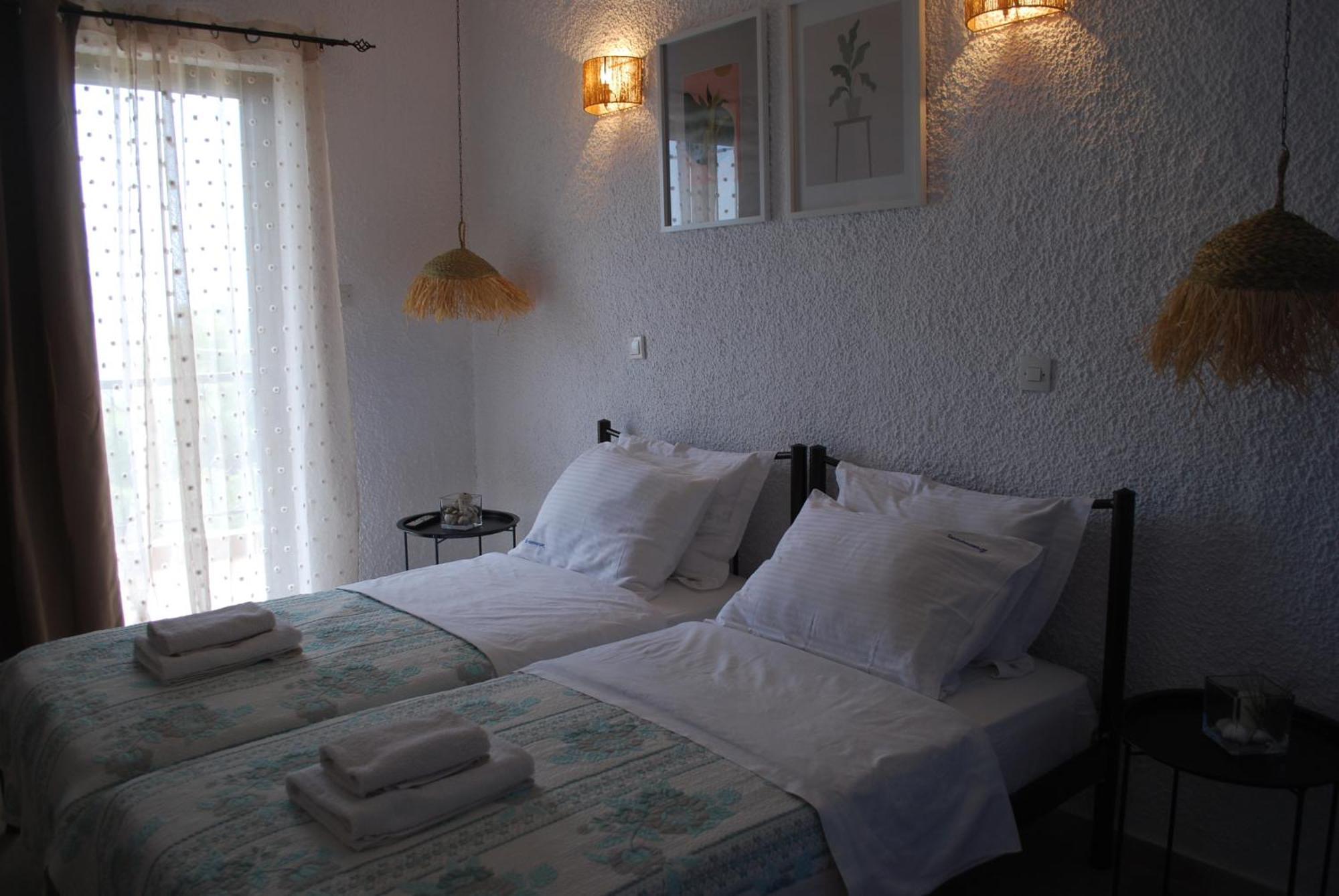 Sunset Rooms Agia Marina  المظهر الخارجي الصورة