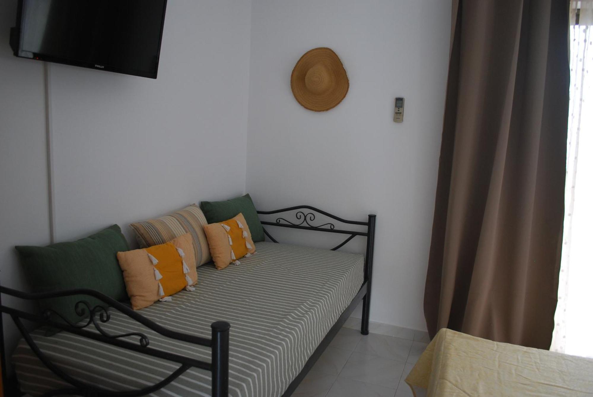 Sunset Rooms Agia Marina  المظهر الخارجي الصورة
