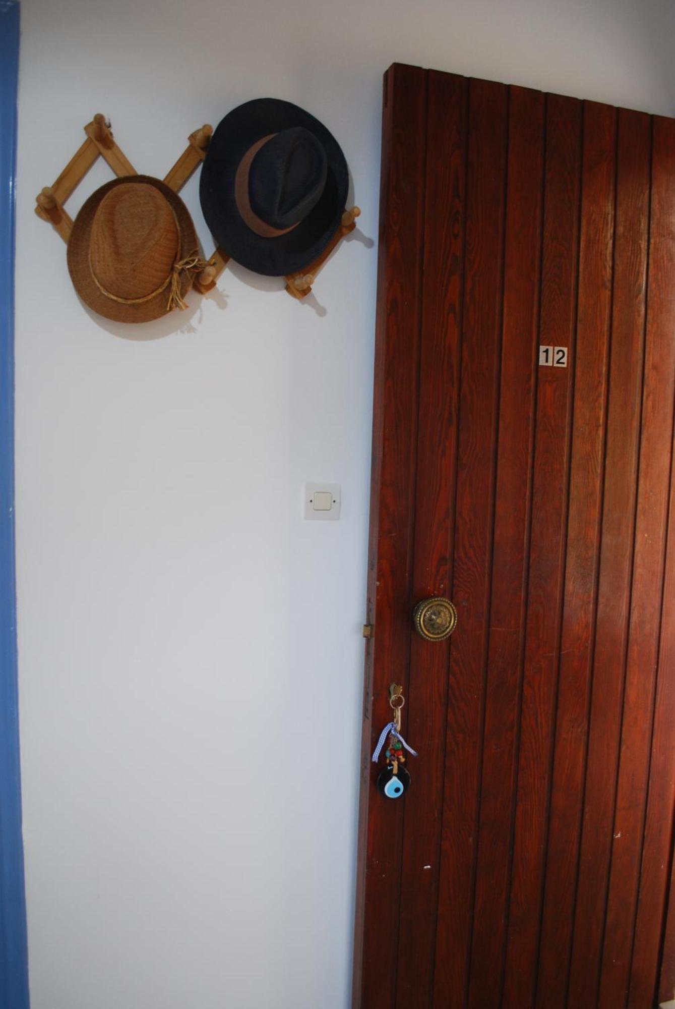 Sunset Rooms Agia Marina  المظهر الخارجي الصورة